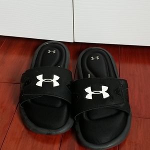 Under armour 4Y Black Slides